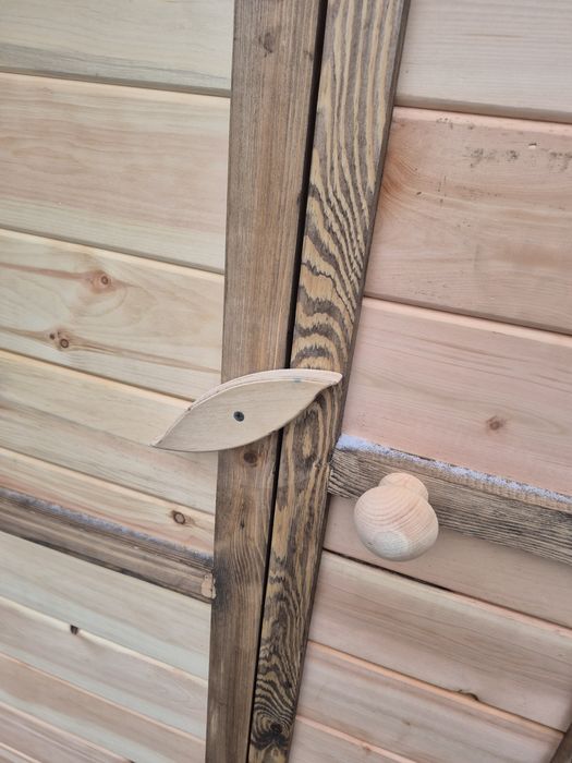 Огромный уличный туалет