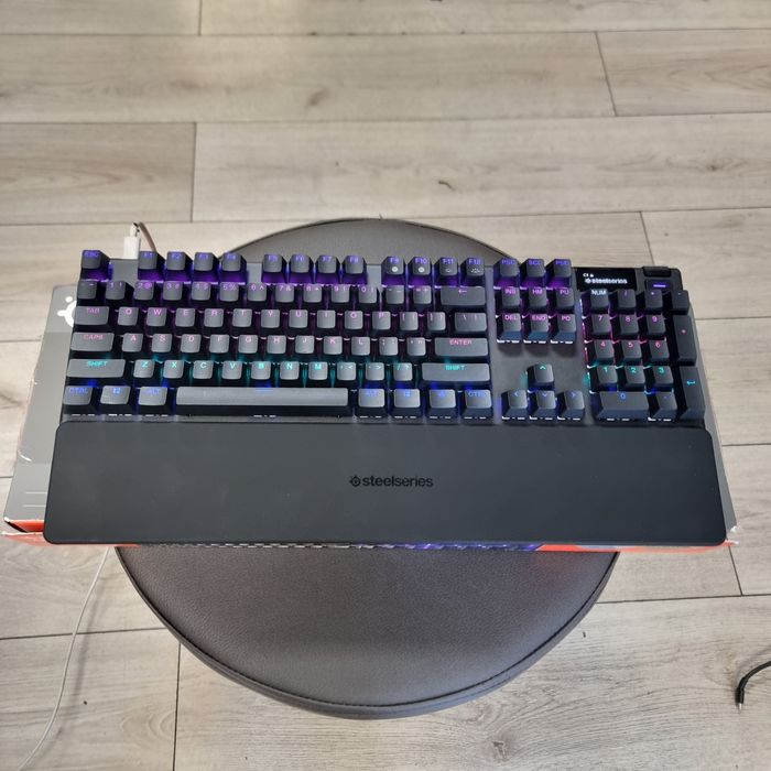 Amanet F28: Tastatura Gaming SteelSeries Apex Pro Gen 3