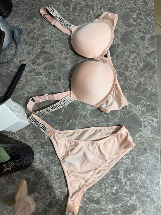 Victoria’s Secret set