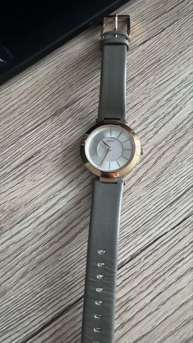 Часы женские DKNY