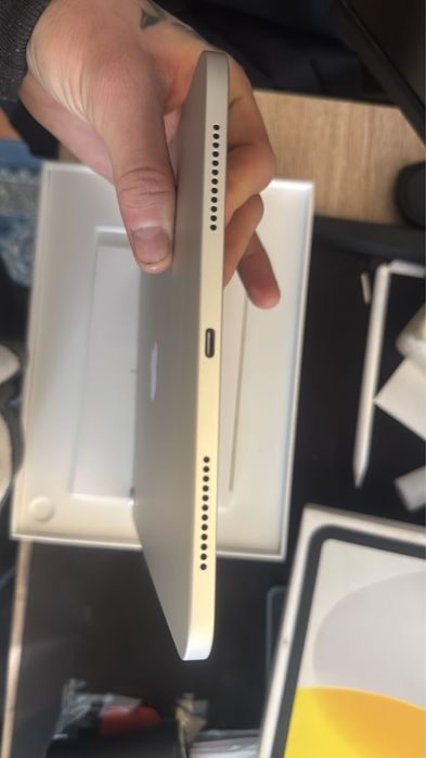 Vand urgent Ipad a16 nou cu cutie