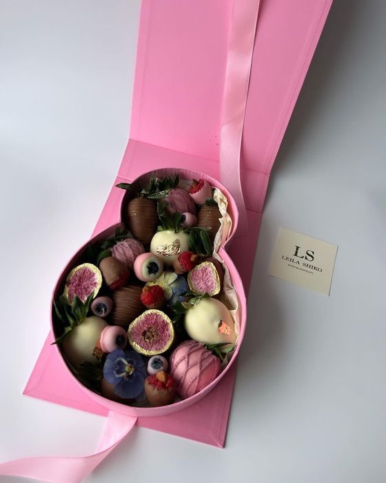 клубника в шоколаде в премиум коробке