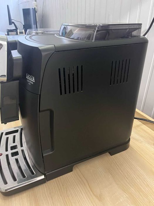 Espressor automat Gaggia Cadorna Milk, 10 bauturi , Negru.