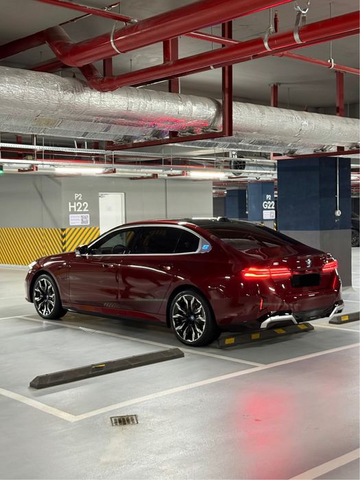 bmw i5 M  full position