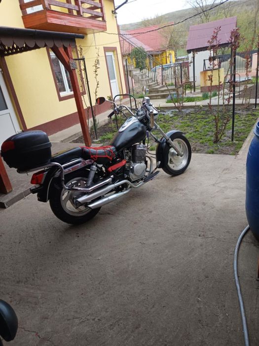 Vând motocicletă Lifan motor 250 cc 2 cilindri