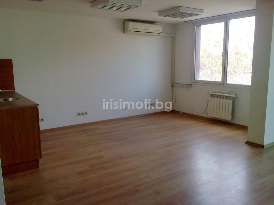 Дава се под наем Офис в София, Център - 68 кв.м за 408 € - Снимка #1