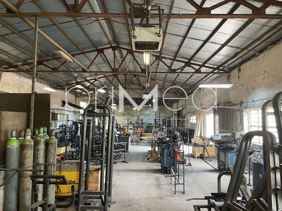 Дава се под наем Склад в с. Медово, Област Бургас - 1500 кв.м за 3989.73 € - Снимка #1