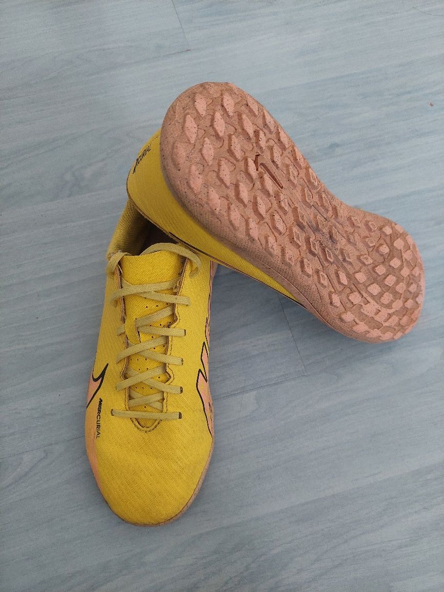 Футболни стоножки NIKE гр. Айтос • OLX.bg