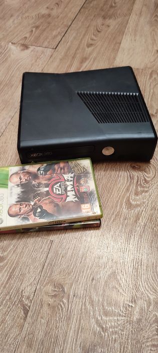 Продам XBOX 360 игровая