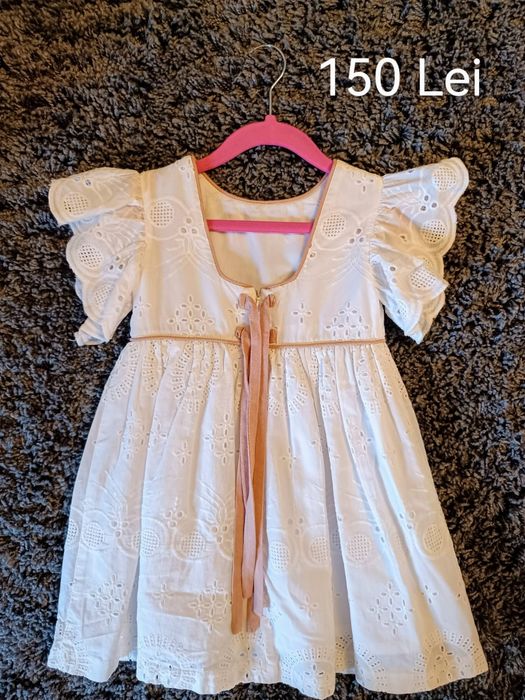 Rochiță pentru fetițe foarte elegantă și frumoasă.