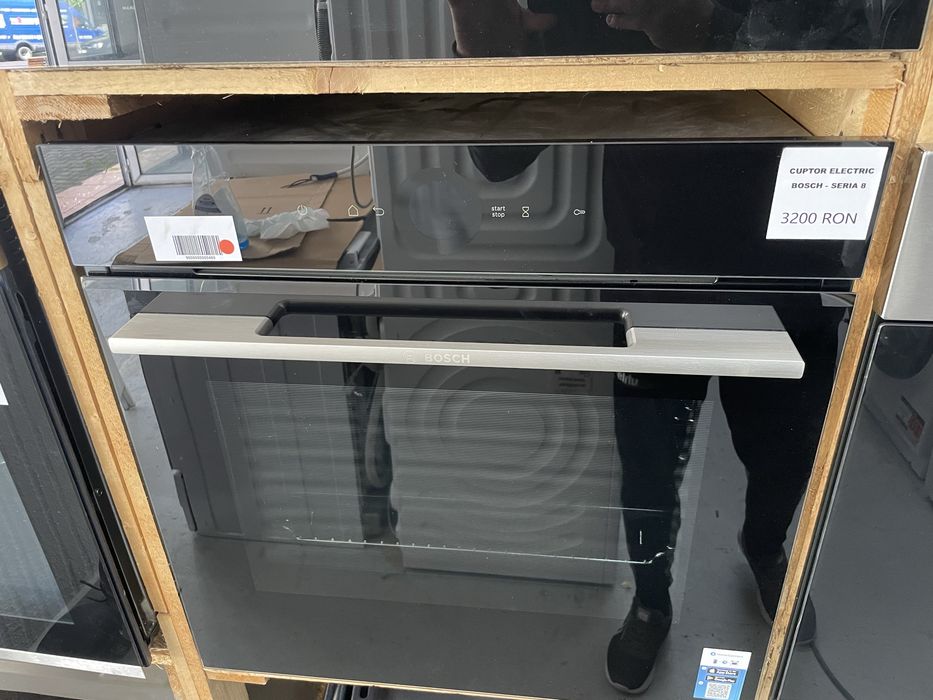 Cuptor incorporabil Bosch HBG7241B2, Seria 8