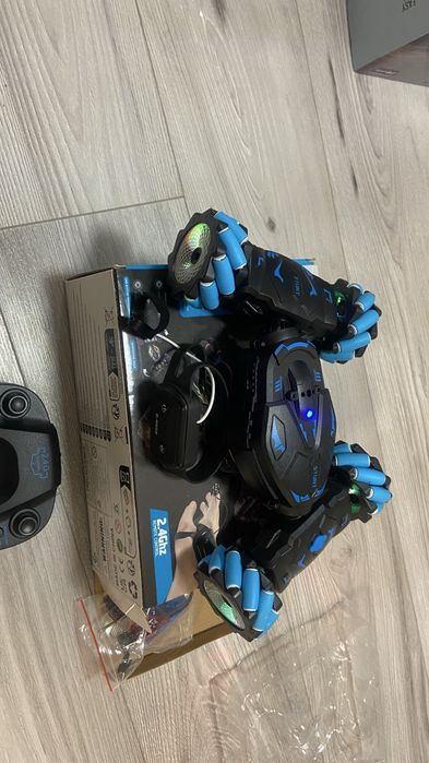 Masina jucarie cu telecomanda 2.4 GHz