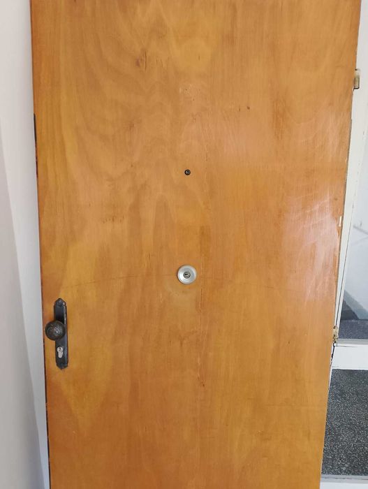 Входна врата, Хоризонтална брава тип греда греда