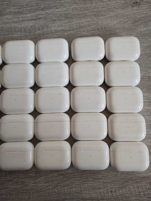 29 броя  зарядни кутий Apple Airpods Pro  за части/ремонт