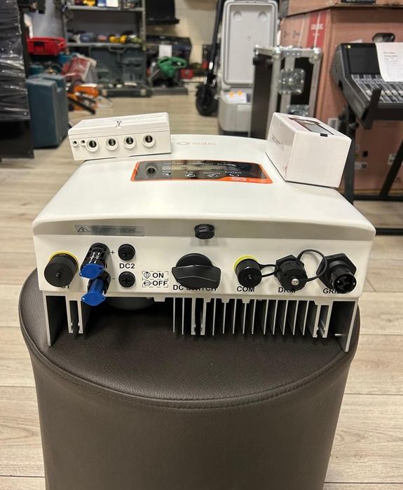 Amanet F28: Invertor / inverter solar mini Solis S6-GR1P2.5K-M NOU