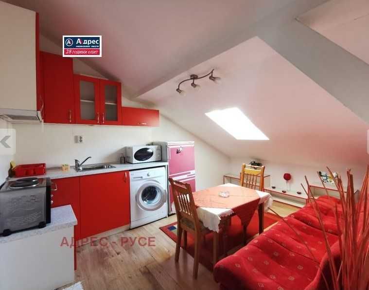 Собственик отдава под наем мансарден апартамент (ателие)