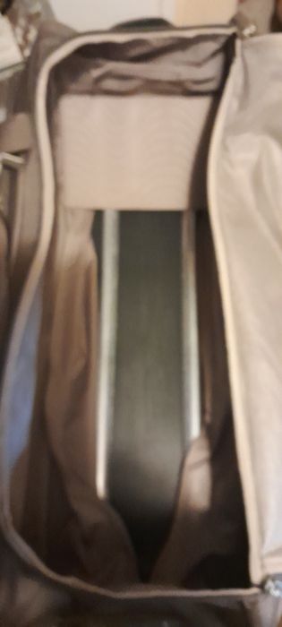 Geanta troler cu 2 roti,cu buzunare interioare,exterioare,aproape noua