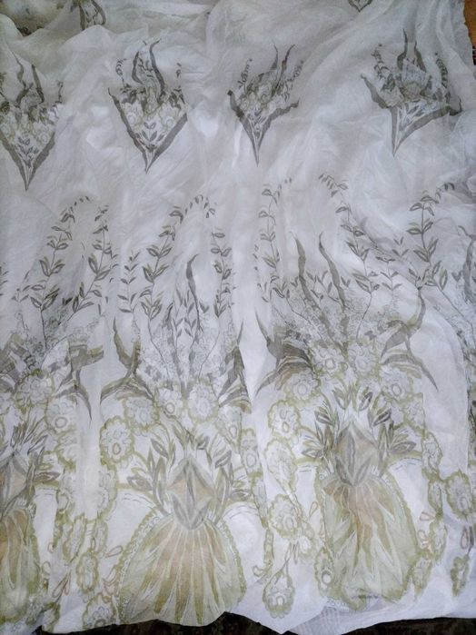 Продавам тънко перде неизползвано.