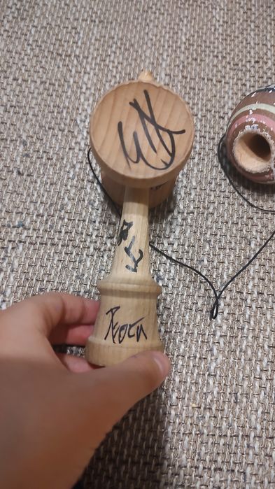 Kendama Krom Strogo Neapolitan Chocolate.Pret:450 ușor negociabil transport inclus.