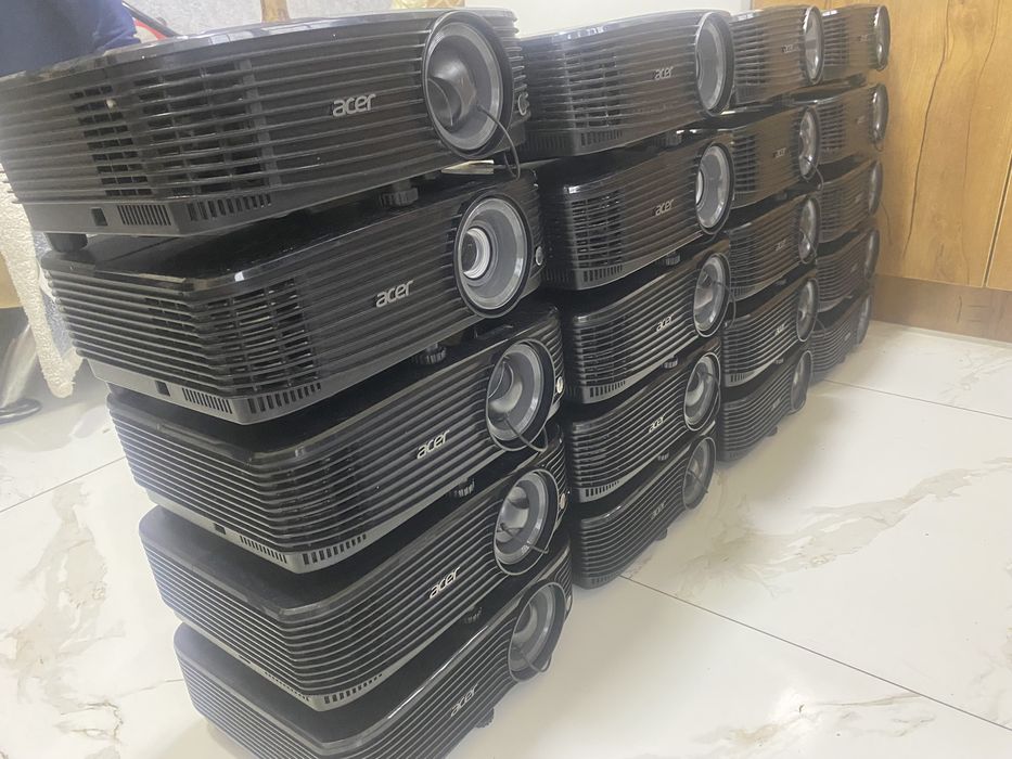 Acer проекторы в отличном состонии.