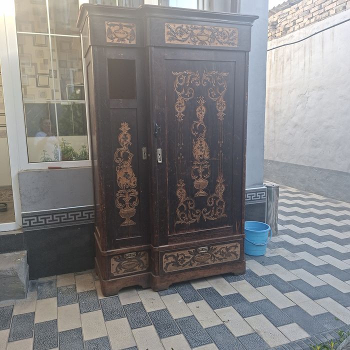Продажа  аникварятный. Шкафи