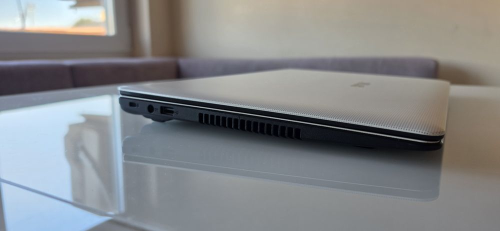 Лаптоп ASUS X501A – Core i3 / 8GB RAM / 240GB SSD / Windows 10 Pro
