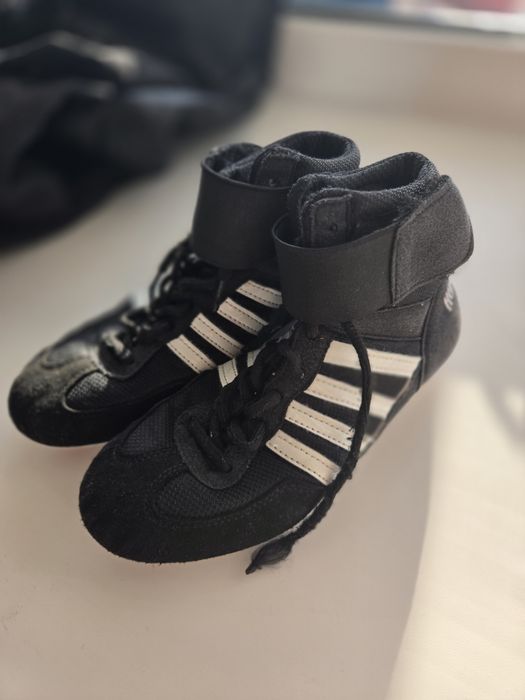 Продам борцовки. Размер 34.