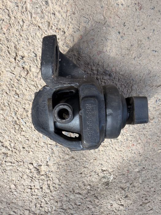 Подушка двигателя на Mazda 626