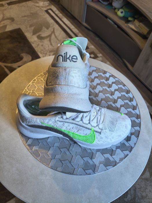 Vând adidași Nike