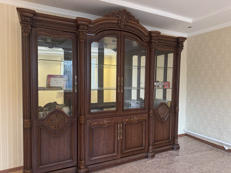 Шкаф для гостинной