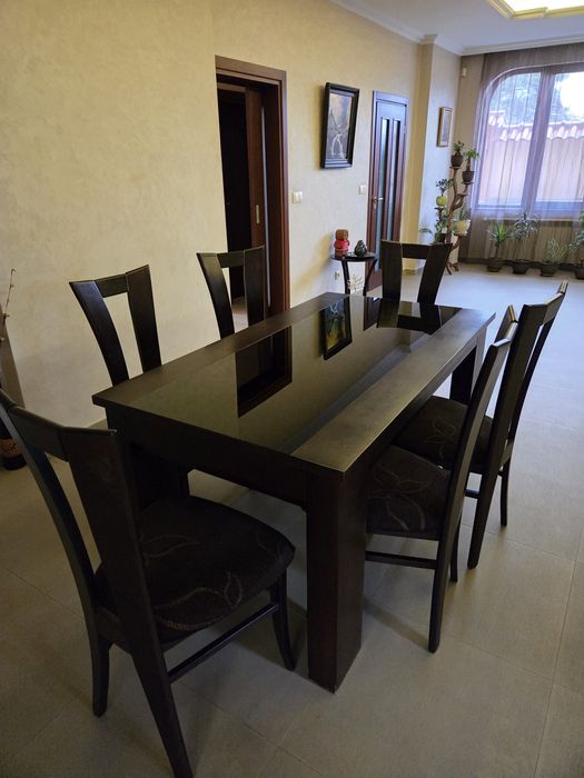 Трапезнаа разтегателна маса с 6 стола к-т