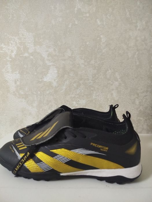 Продаю  сороконожки adidas predator размер 38