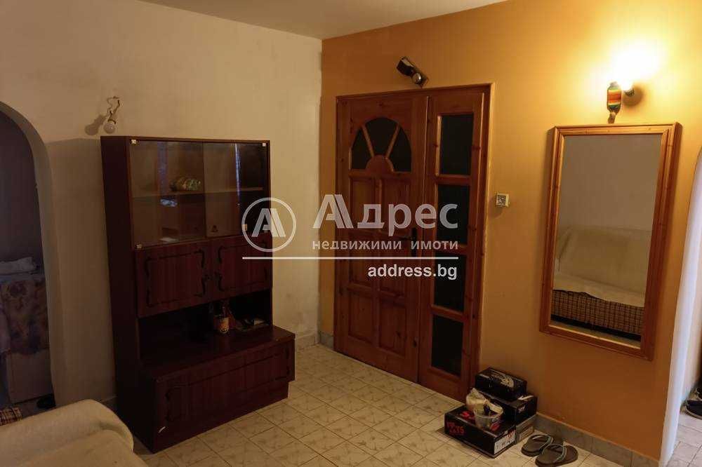 Ексклузивно от "Адрес"! Продава се къща в центъра на град Разград!