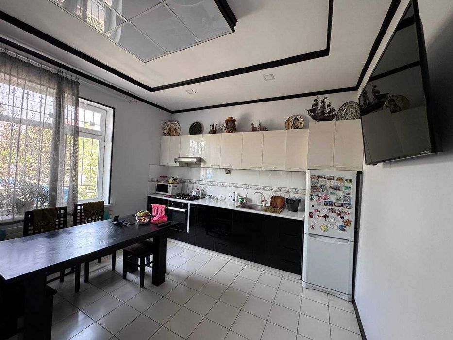 Образцовый дом на Геофизике 6 сот, бассейн, сауна, фасад 18, гл 33,5 =