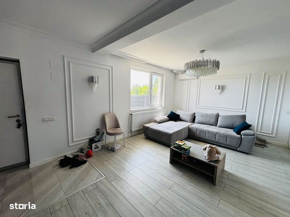 Casă 3 camere, 2 etaje, curte împrejmuită
