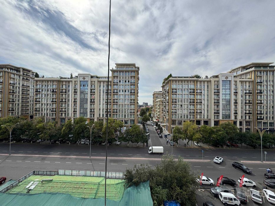Продаётся своя 4-комнатная квартира 150 м² по центр-й улице Мирабад