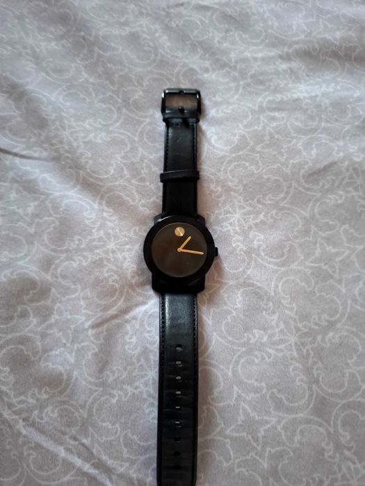 Часовник Movado Bold