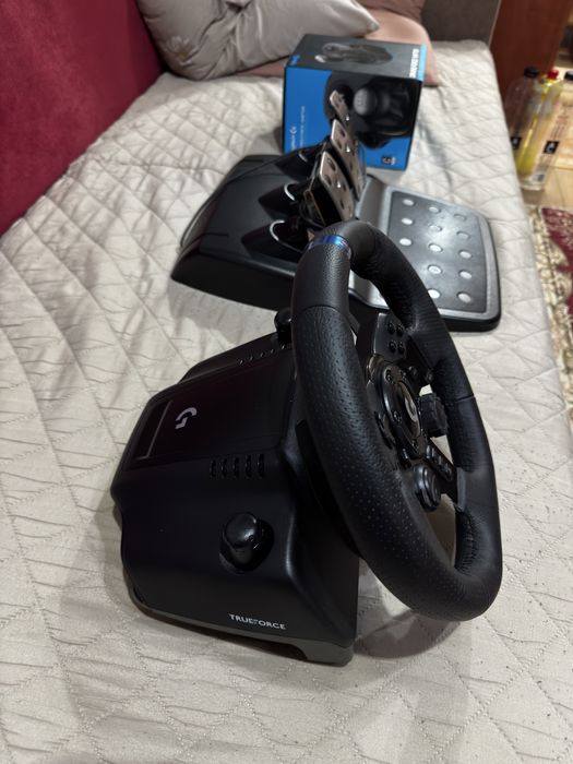 Volan Gaming Logitech G923 + Pedale + Schimbător – PC & PS4/PS5