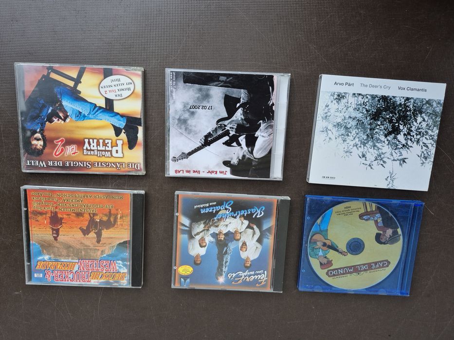 Vând Lot 30 CD cu muzica usoara mixta straina la chitara artisti internationalii

- Tot lotul de 50 CD cu muzică usoara mixta straina 250 lei (aproxim