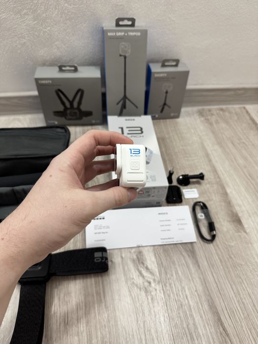 GoPro Hero 13 Black / Limited Edition Polar White / + accesorii GoPro.