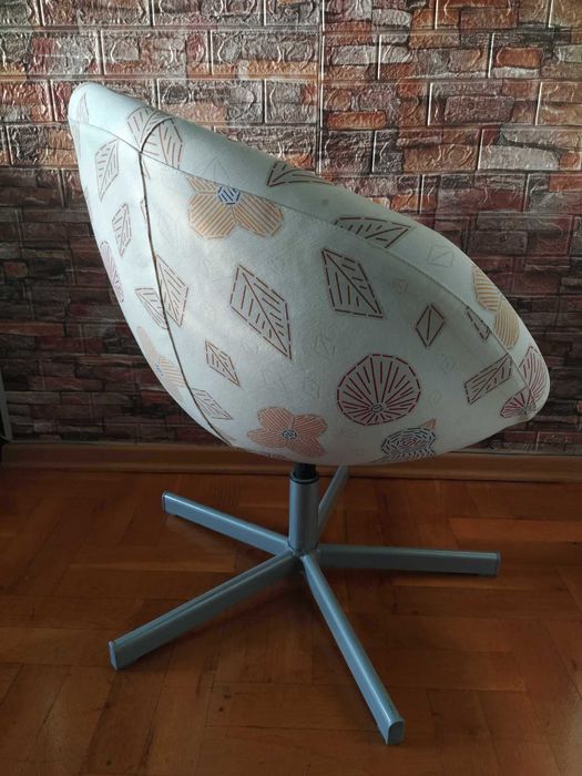 Яйцевиден въртящ се стол SKRUVSTA IKEA