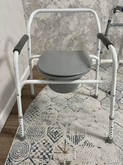 Санитарный кресло туалет