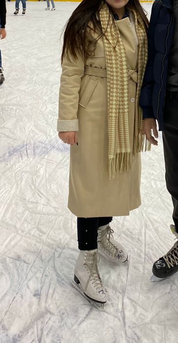 Пальто бежевого цвета