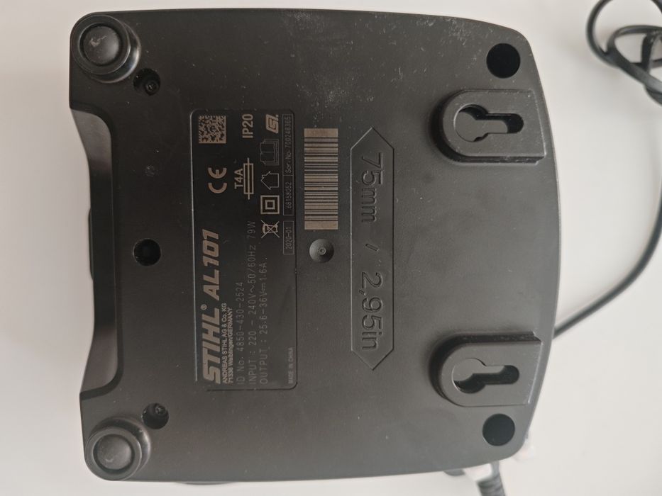 Stihl AL101 зарядно устройство  за батерии АК Щил