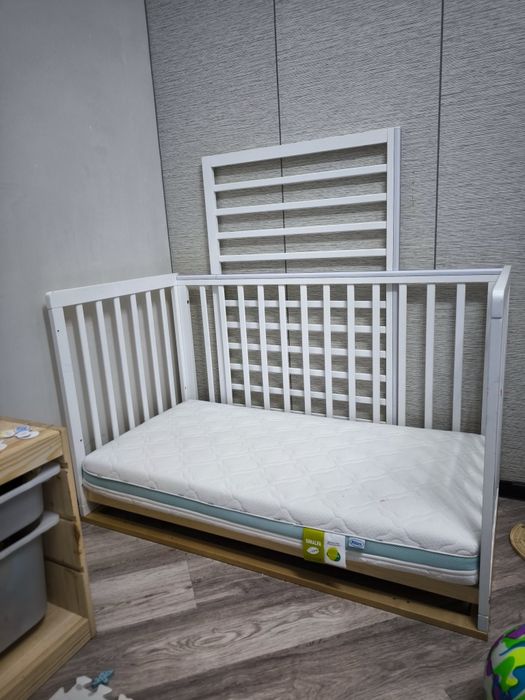 Продам детскую кроватку из экологичных материалов