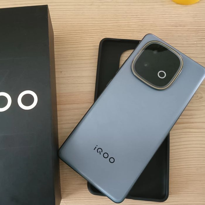 Iqoo Z10 turbo plus 256gb