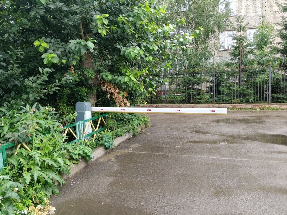 Продам 4-комн квартиру в центре города.