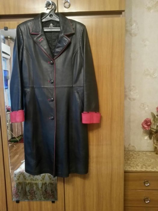 Продам кожаный сюртук.