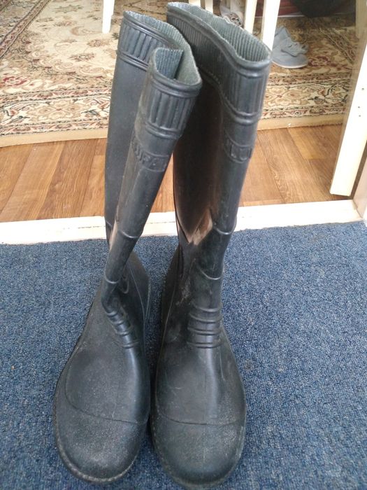 Продам резиновые сапоги