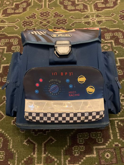 Ученическа раница за момче Herlitz Champion и несесер.